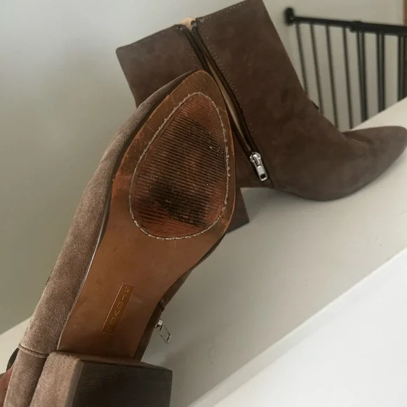 Embroidered Steven Boots! Perfect for fall 🍂 - Picture 2 of 5